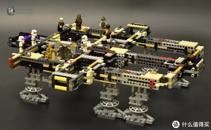 LEGO 乐高 75192 千年隼晒单附带支架展示 LEGO 乐高 75192 千年隼晒单附带支架展示
