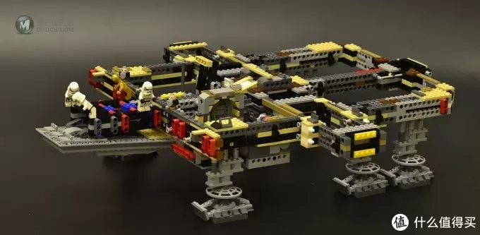 LEGO 乐高 75192 千年隼晒单附带支架展示 LEGO 乐高 75192 千年隼晒单附带支架展示