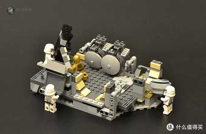 LEGO 乐高 75192 千年隼晒单附带支架展示 LEGO 乐高 75192 千年隼晒单附带支架展示