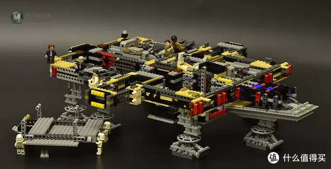 LEGO 乐高 75192 千年隼晒单附带支架展示 LEGO 乐高 75192 千年隼晒单附带支架展示