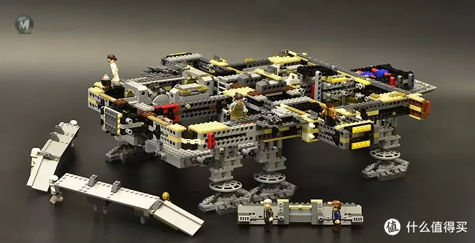 LEGO 乐高 75192 千年隼晒单附带支架展示 LEGO 乐高 75192 千年隼晒单附带支架展示
