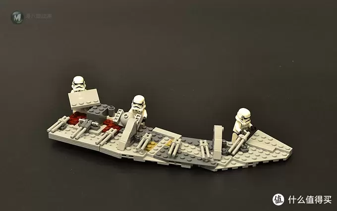 LEGO 乐高 75192 千年隼晒单附带支架展示 LEGO 乐高 75192 千年隼晒单附带支架展示
