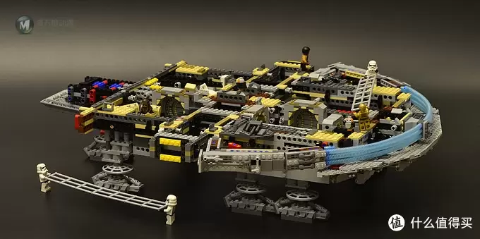 LEGO 乐高 75192 千年隼晒单附带支架展示 LEGO 乐高 75192 千年隼晒单附带支架展示