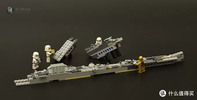 LEGO 乐高 75192 千年隼晒单附带支架展示 LEGO 乐高 75192 千年隼晒单附带支架展示