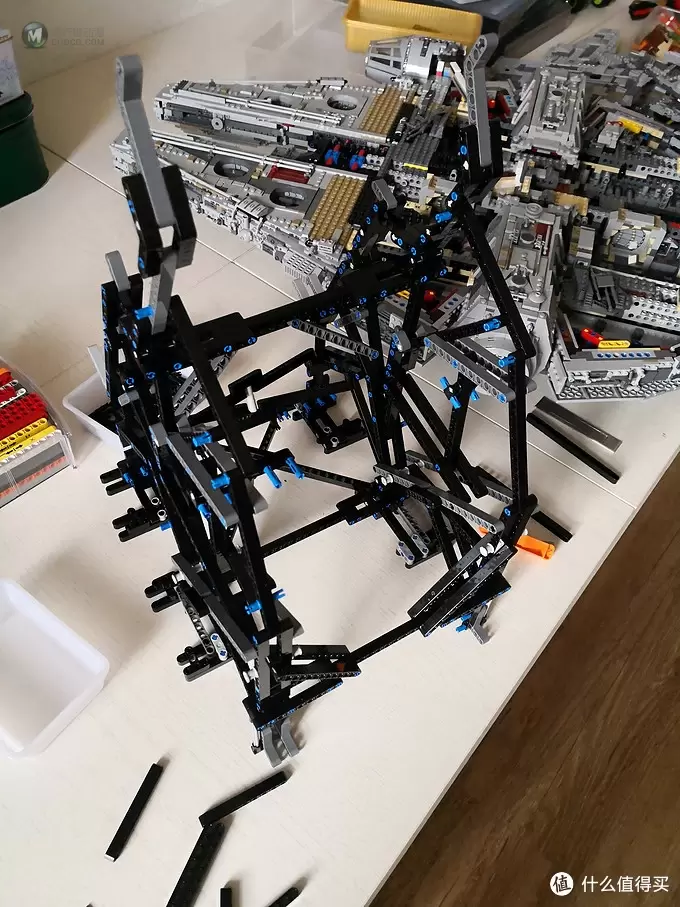 LEGO 乐高 75192 千年隼晒单附带支架展示 LEGO 乐高 75192 千年隼晒单附带支架展示