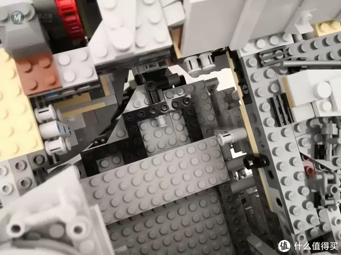 LEGO 乐高 75192 千年隼晒单附带支架展示 LEGO 乐高 75192 千年隼晒单附带支架展示