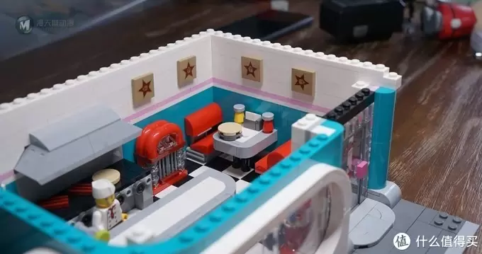 2018年街景新品 LEGO 乐高 10260 DOWNTOWN DINER 城中餐厅 2018年街景新品 LEGO 乐高 10260 DOWNTOWN DINER 城中餐厅