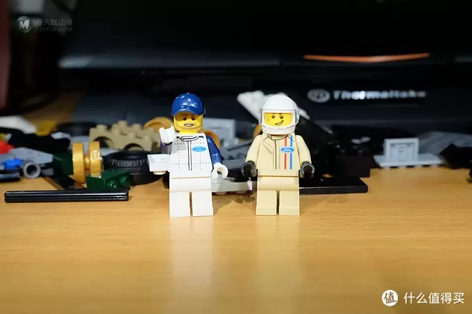 福特 GT V.S. 福特 GT40—LEGO 乐高 超级赛车系列 75881 开箱 福特 GT V.S. 福特 GT40—LEGO 乐高 超级赛车系列 75881 开箱