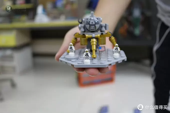 不惑大叔的legogo 篇十二:带我去月球,重力轻浮你我—LEGO 乐高 21309 土星五号火箭 不惑大叔的legogo 篇十二:带我去月球,重力轻浮你我—LEGO 乐高 21309 土星五号火箭