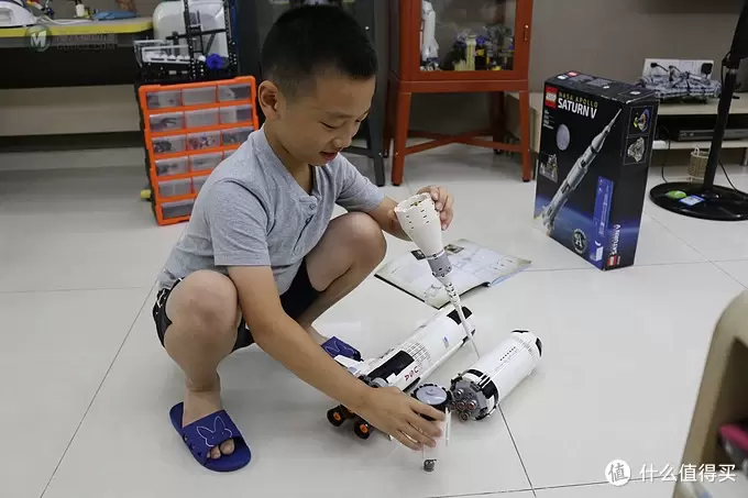 不惑大叔的legogo 篇十二:带我去月球,重力轻浮你我—LEGO 乐高 21309 土星五号火箭 不惑大叔的legogo 篇十二:带我去月球,重力轻浮你我—LEGO 乐高 21309 土星五号火箭