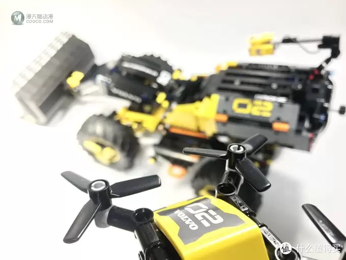 LEGO 乐高 拼拼乐 篇176:未来与现代的结合:42081 沃尔沃 ZEUX 概念式装载机 LEGO 乐高 拼拼乐 篇176:未来与现代的结合:42081 沃尔沃 ZEUX 概念式装载机