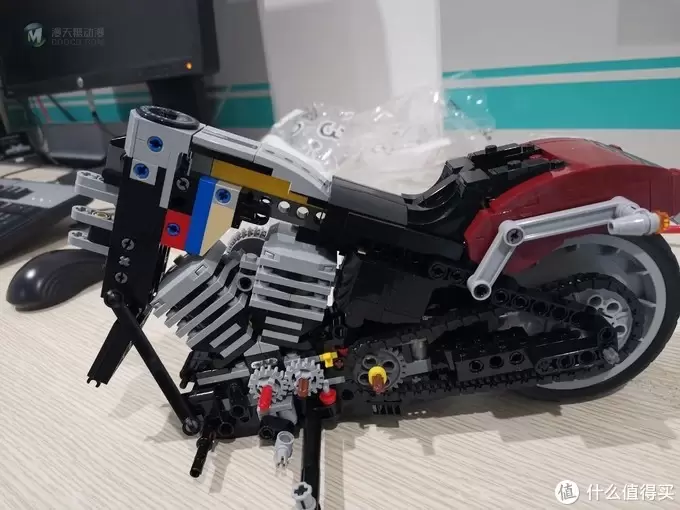 老杨的玩具仓库 篇四十六:LEGO 创意组系列 10269 哈雷肥仔摩托车 评测 老杨的玩具仓库 篇四十六:LEGO 创意组系列 10269 哈雷肥仔摩托车 评测