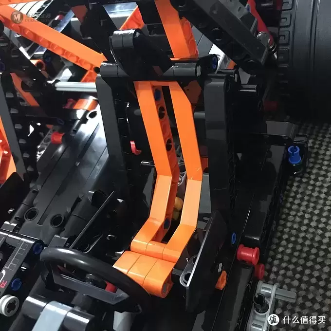 我的LEGO科技系列 篇一:买得起的保时捷 — 42056 Porsche 911 GT3 我的LEGO科技系列 篇一:买得起的保时捷 — 42056 Porsche 911 GT3