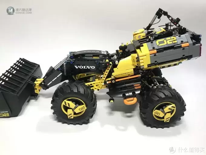 LEGO 乐高 拼拼乐 篇176:未来与现代的结合:42081 沃尔沃 ZEUX 概念式装载机 LEGO 乐高 拼拼乐 篇176:未来与现代的结合:42081 沃尔沃 ZEUX 概念式装载机