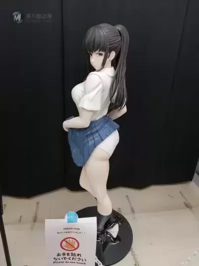 一脸嫌弃表情的妹子给你看胖次 濑贺爱理 等身 一脸嫌弃表情的妹子给你看胖次 濑贺爱理 等身