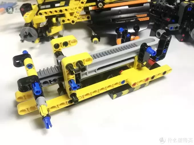 LEGO 乐高 拼拼乐 篇176:未来与现代的结合:42081 沃尔沃 ZEUX 概念式装载机 LEGO 乐高 拼拼乐 篇176:未来与现代的结合:42081 沃尔沃 ZEUX 概念式装载机