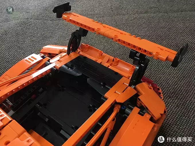 我的LEGO科技系列 篇一:买得起的保时捷 — 42056 Porsche 911 GT3 我的LEGO科技系列 篇一:买得起的保时捷 — 42056 Porsche 911 GT3
