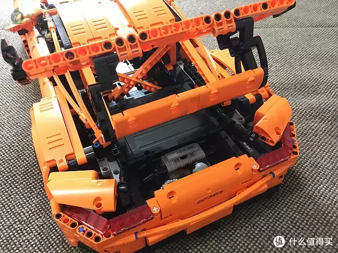 我的LEGO科技系列 篇一:买得起的保时捷 — 42056 Porsche 911 GT3 我的LEGO科技系列 篇一:买得起的保时捷 — 42056 Porsche 911 GT3