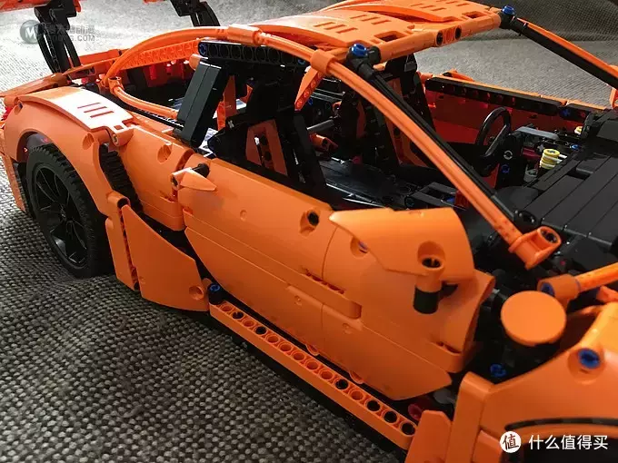 我的LEGO科技系列 篇一:买得起的保时捷 — 42056 Porsche 911 GT3 我的LEGO科技系列 篇一:买得起的保时捷 — 42056 Porsche 911 GT3