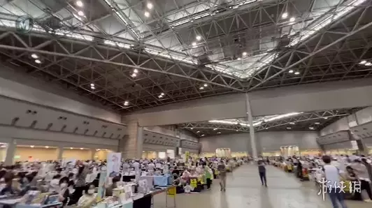 越南COSER陈小姐在C100上陷入沉思 越南COSER陈小姐在C100上陷入沉思