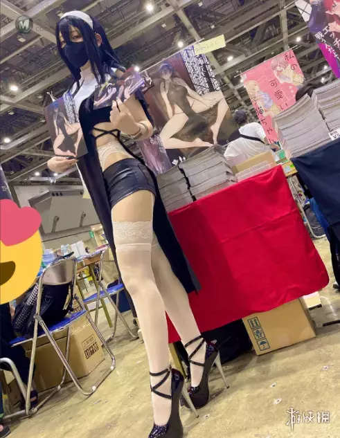 越南COSER陈小姐在C100上陷入沉思 越南COSER陈小姐在C100上陷入沉思