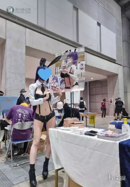 越南COSER陈小姐在C100上陷入沉思 越南COSER陈小姐在C100上陷入沉思