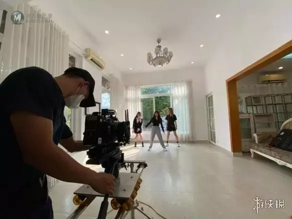 越南COSER陈小姐在C100上陷入沉思 越南COSER陈小姐在C100上陷入沉思