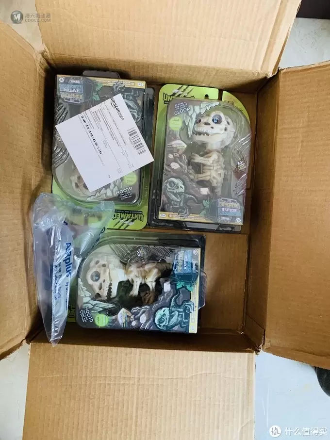 开箱篇 篇一：中年人的小玩具，WowWee 凶猛迅猛龙骨架手指玩具