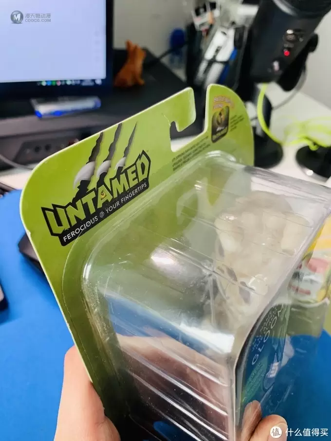 开箱篇 篇一：中年人的小玩具，WowWee 凶猛迅猛龙骨架手指玩具