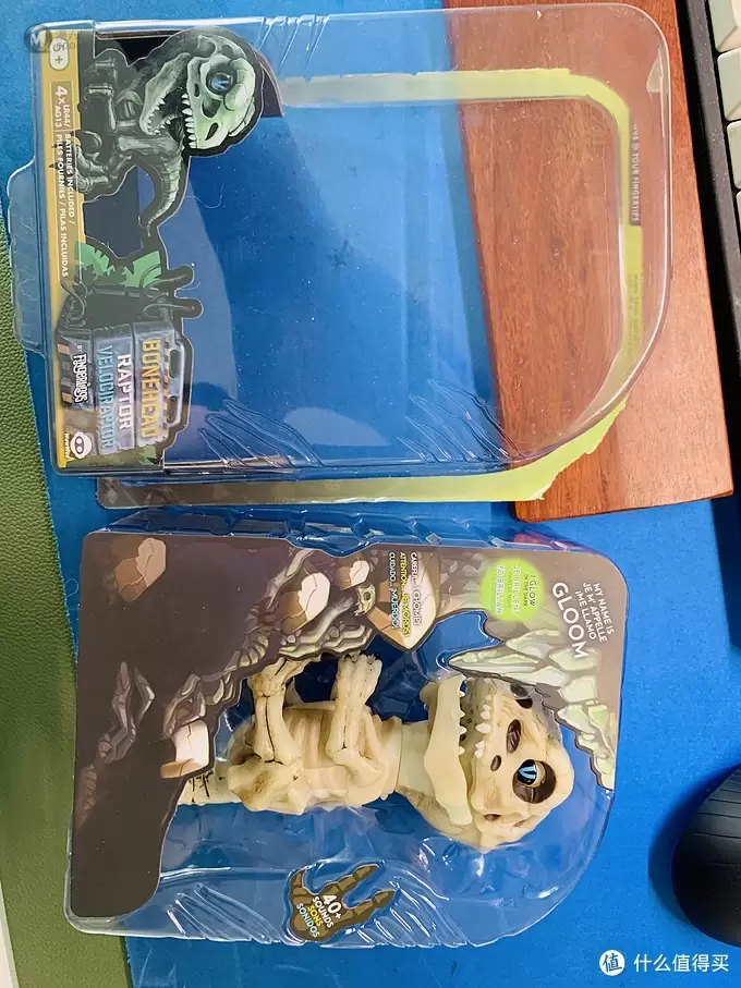 开箱篇 篇一：中年人的小玩具，WowWee 凶猛迅猛龙骨架手指玩具