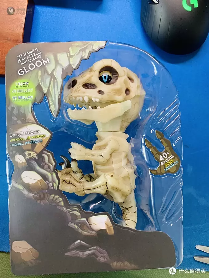 开箱篇 篇一：中年人的小玩具，WowWee 凶猛迅猛龙骨架手指玩具