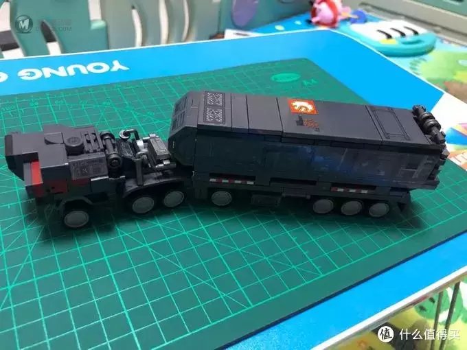 森宝流浪地球箱式运载车250pcs测评