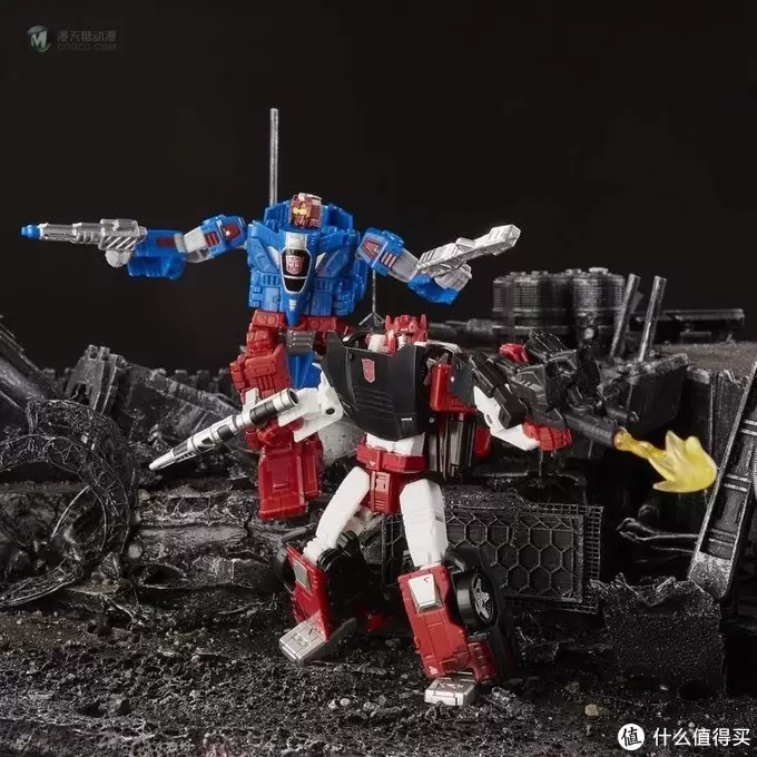 围城系列闹翻天、G2横炮、劲舞、绿光先行实物图；52TOYS变形钢铁侠