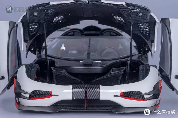 推重比1:1，马力超1000的超跑——Autoart 柯尼塞格 One:1