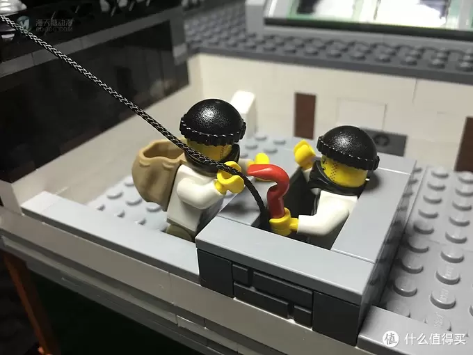 入坑只选值的：LEGO 乐高 10251 转角银行
