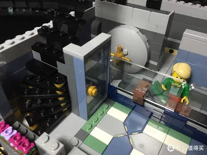 入坑只选值的：LEGO 乐高 10251 转角银行