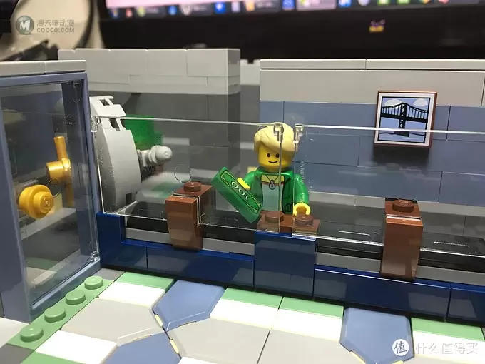 入坑只选值的：LEGO 乐高 10251 转角银行