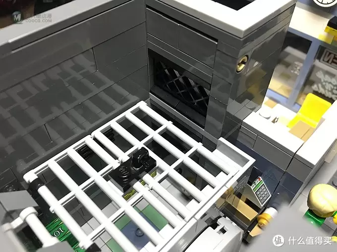 入坑只选值的：LEGO 乐高 10251 转角银行