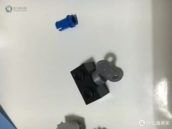 娱乐装扮两不误：优衣库&乐高合作款儿童T恤+拼砌包