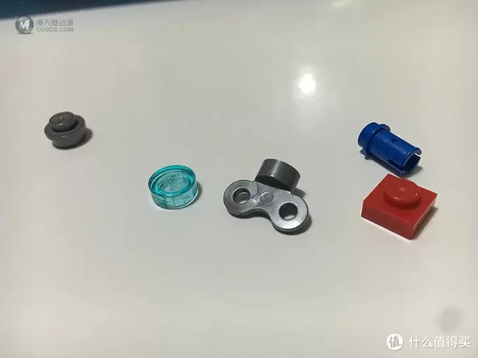 娱乐装扮两不误：优衣库&乐高合作款儿童T恤+拼砌包