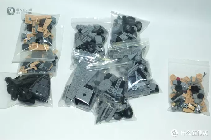 谁是性价比之王 — 三款祖国版拼插式小颗粒积木 测评