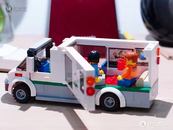 圆一个房车梦：LEGO 乐高 城市旅行车 60057