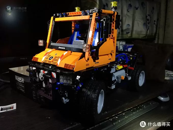 LEGO 乐高 8110 科技旗舰 —— 奔驰乌尼莫克