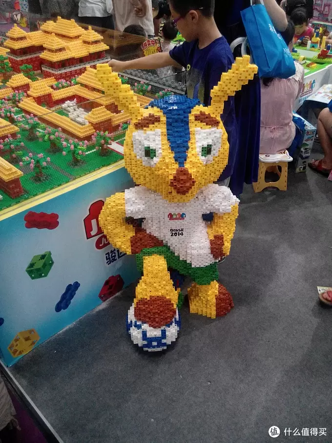 逛玩具展，为入手LEGO练手：LOZ 颗粒积木 钢铁侠