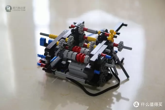 LEGO 乐高 8110 奔驰乌尼莫克 — 科技旗舰中的精品