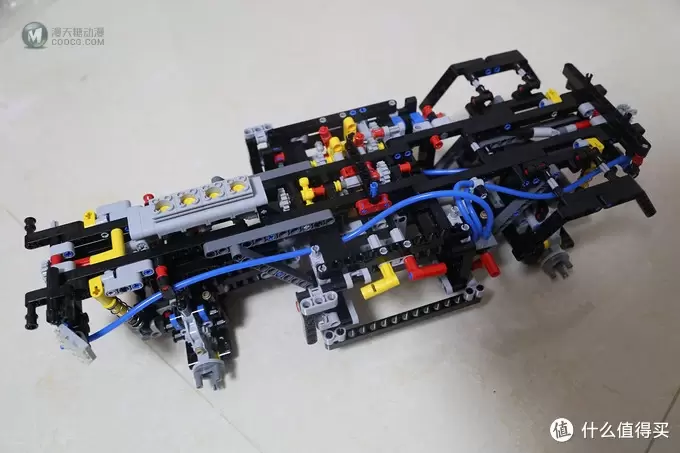 LEGO 乐高 8110 奔驰乌尼莫克 — 科技旗舰中的精品