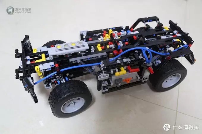 LEGO 乐高 8110 奔驰乌尼莫克 — 科技旗舰中的精品