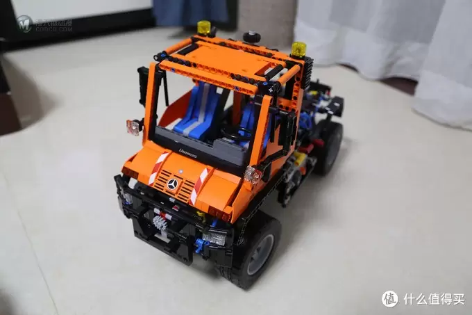 LEGO 乐高 8110 奔驰乌尼莫克 — 科技旗舰中的精品