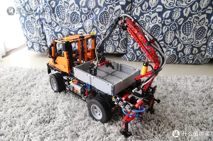 LEGO 乐高 8110 奔驰乌尼莫克 — 科技旗舰中的精品