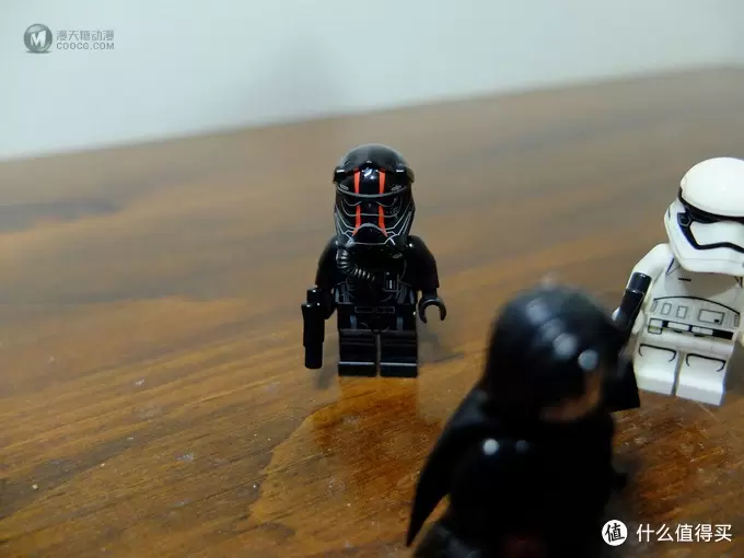 LEGO 乐高 75179 星球大战 Kylo Ren 钛战机 开箱